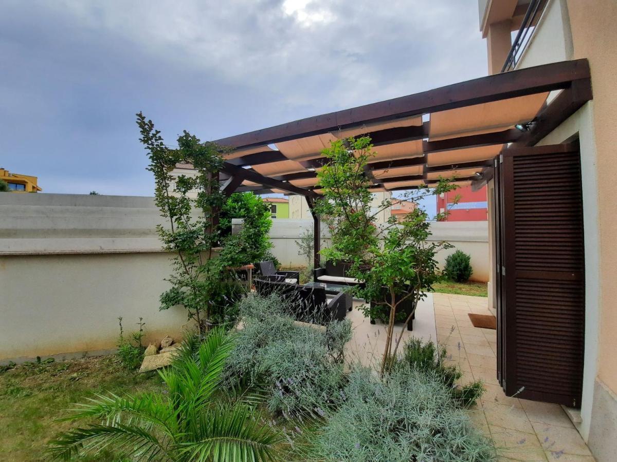 Maslina Apartment Premantura Exterior photo