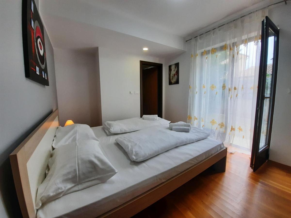 Maslina Apartment Premantura Exterior photo